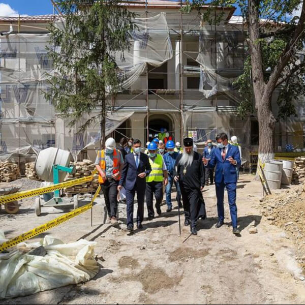 IPS Teofan, și ministrul Alexe, în vizită la șantierul de la M-rea Frumoasa