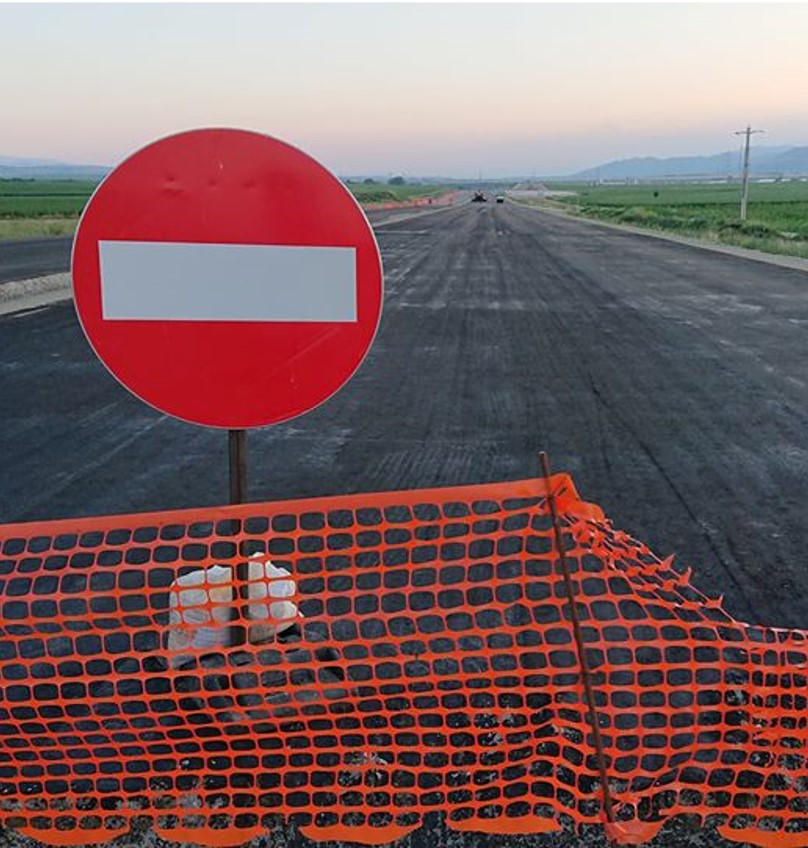 Compania Națională de Administrare a Infrastructurii Rutiere (CNAIR) a revizuit termenul pentru realizarea tuturor documentațiilor tehnice care privesc execuția tronsonului de autostradă care leagă Târgu Neamț de Ungheni prin Iași