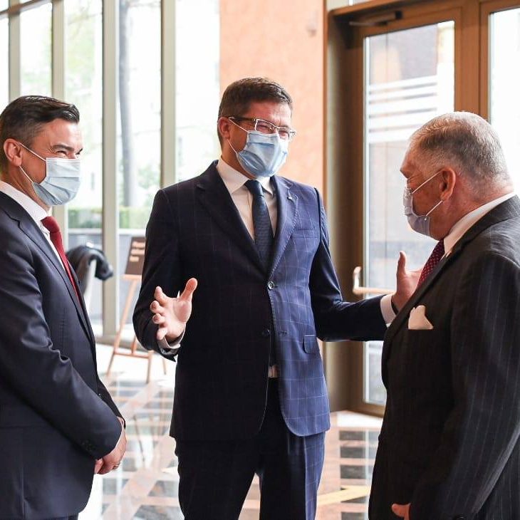 Ambasadorul SUA în România, Excelenţa Sa Adrian Zuckerman, în vizita la sediul Amazon din Iași.